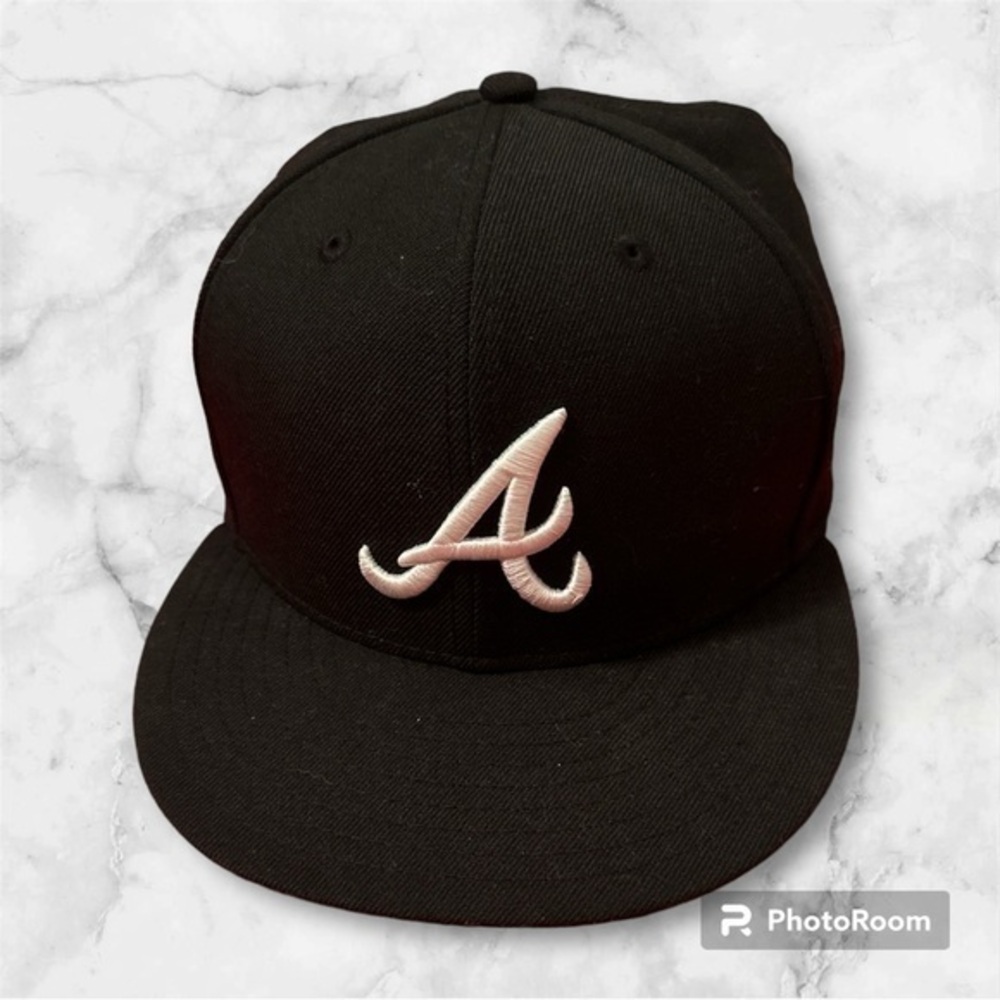 EUC Atlanta Braves, Black and White, Fitted Hat size 8/63.5cm